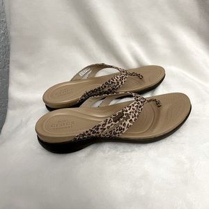 Crocs Capri Leopard Print Thong Sandals / Flip Flops Size 8